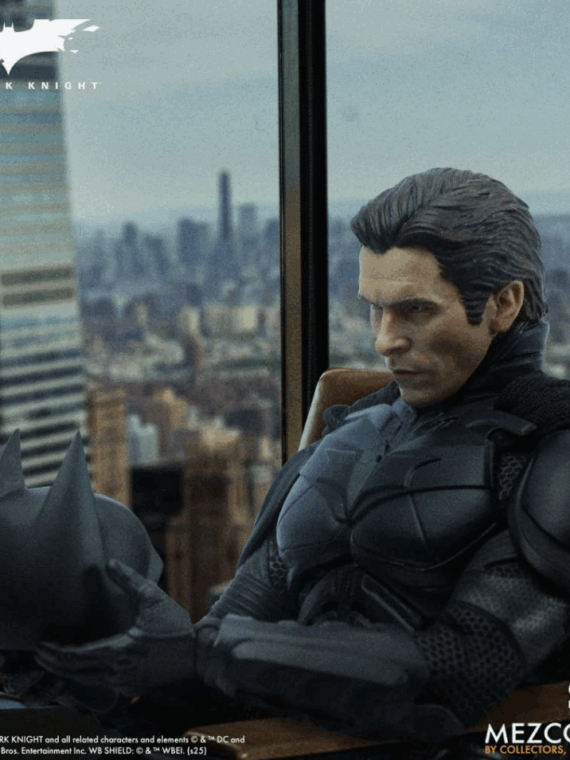 Mezco Toys One 12 Collective the Dark Knight Batman action figure pvc 17 cm