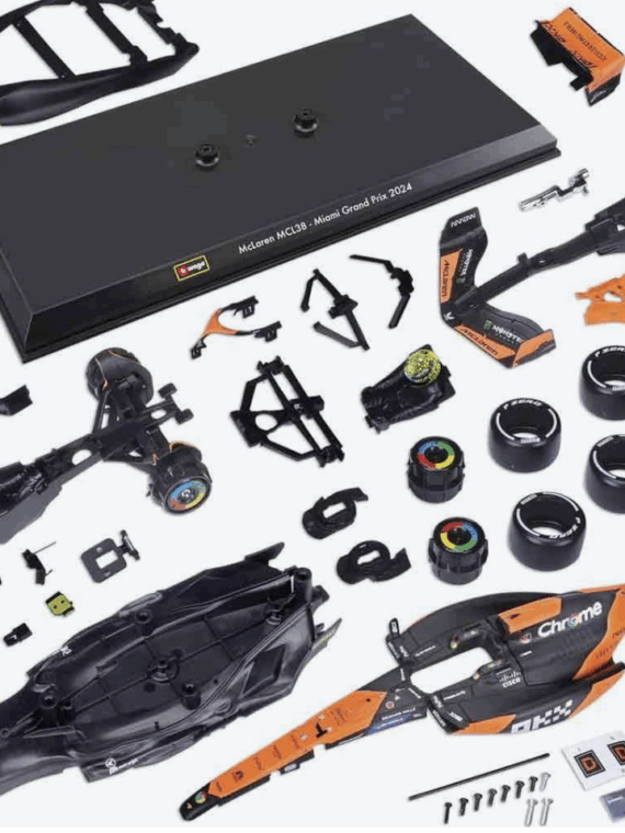 Burago Mclaren f1 mcl38 - Lando Norris with helmet - model kit 1:24 model kit