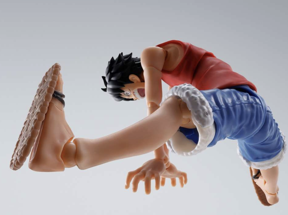 Bandai One Piece Luffy Romance Dawn s.h. figuarts action figure 15 cm pvc