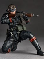 Kaiyodo Revoltech A.y. Metal Gear Solid Delta Naked Snake Sneaking Suit Ver Action Figure 17 cm