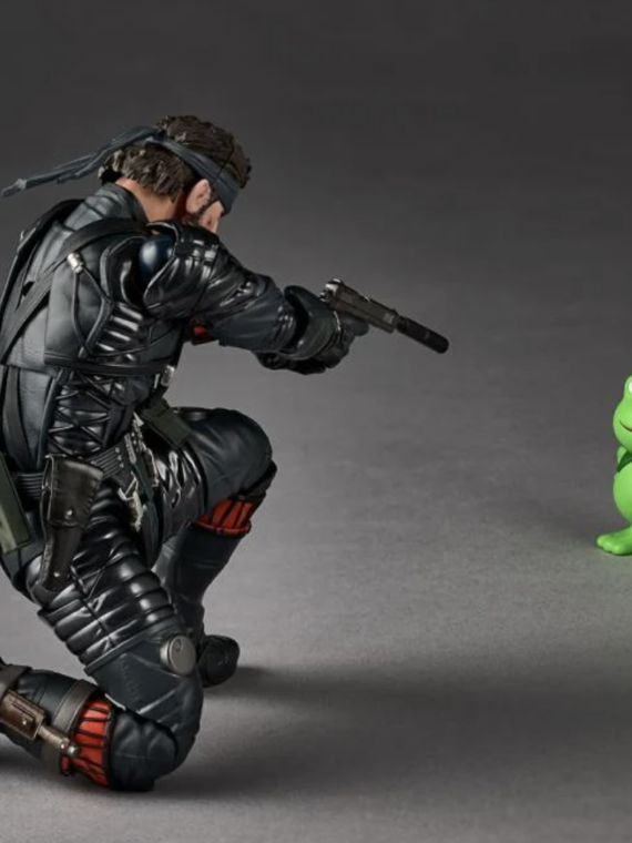 Kaiyodo Revoltech A.y. Metal Gear Solid Delta Naked Snake Sneaking Suit Ver Action Figure 17 cm