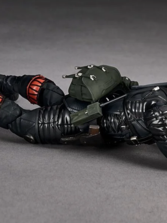 Kaiyodo Revoltech A.y. Metal Gear Solid Delta Naked Snake Sneaking Suit Ver Action Figure 17 cm