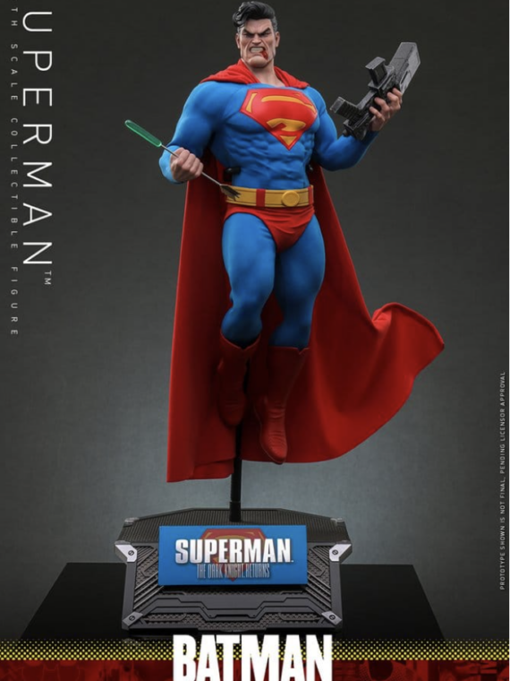 Hot Toys Batman: The Dark Knight Returns Comic Masterpiece Action Figure 1/6 Superman 34 cm