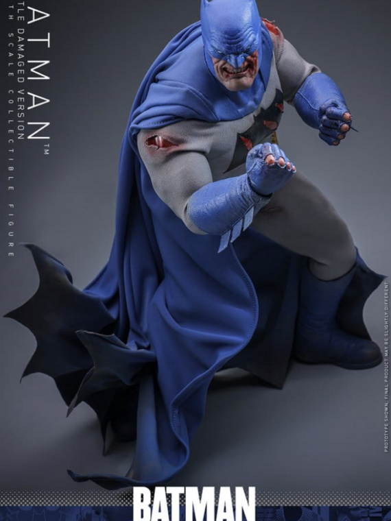 Hot Toys Batman: The Dark Knight Returns Comic Masterpiece Action Figure 1/6 Batman (Battle Damaged Version) 32 cm