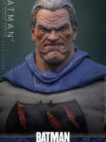 Hot Toys Batman: The Dark Knight Returns Comic Masterpiece Action Figure 1/6 Batman (Battle Damaged Version) 32 cm